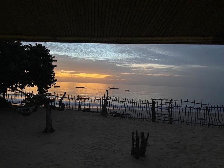 Case Beach Ngalou Sessene Exterior foto